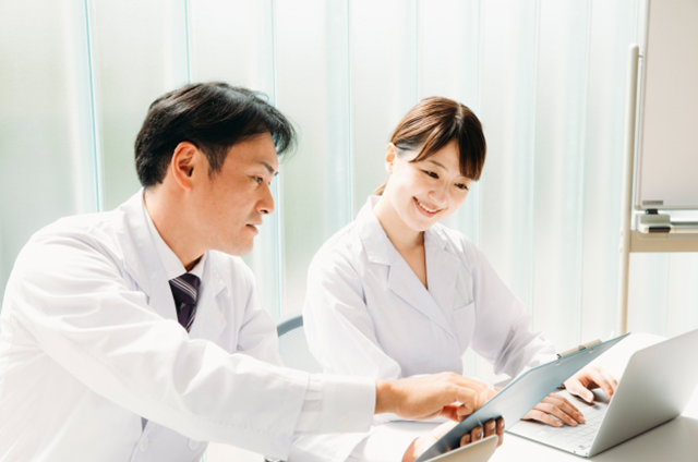 Q244　【仕訳例付】特許権の税務処理をわかりやすく解説/取得・売却・減価償却・ライセンス料の会計処理/従業員への報奨金等の税務上の取扱い